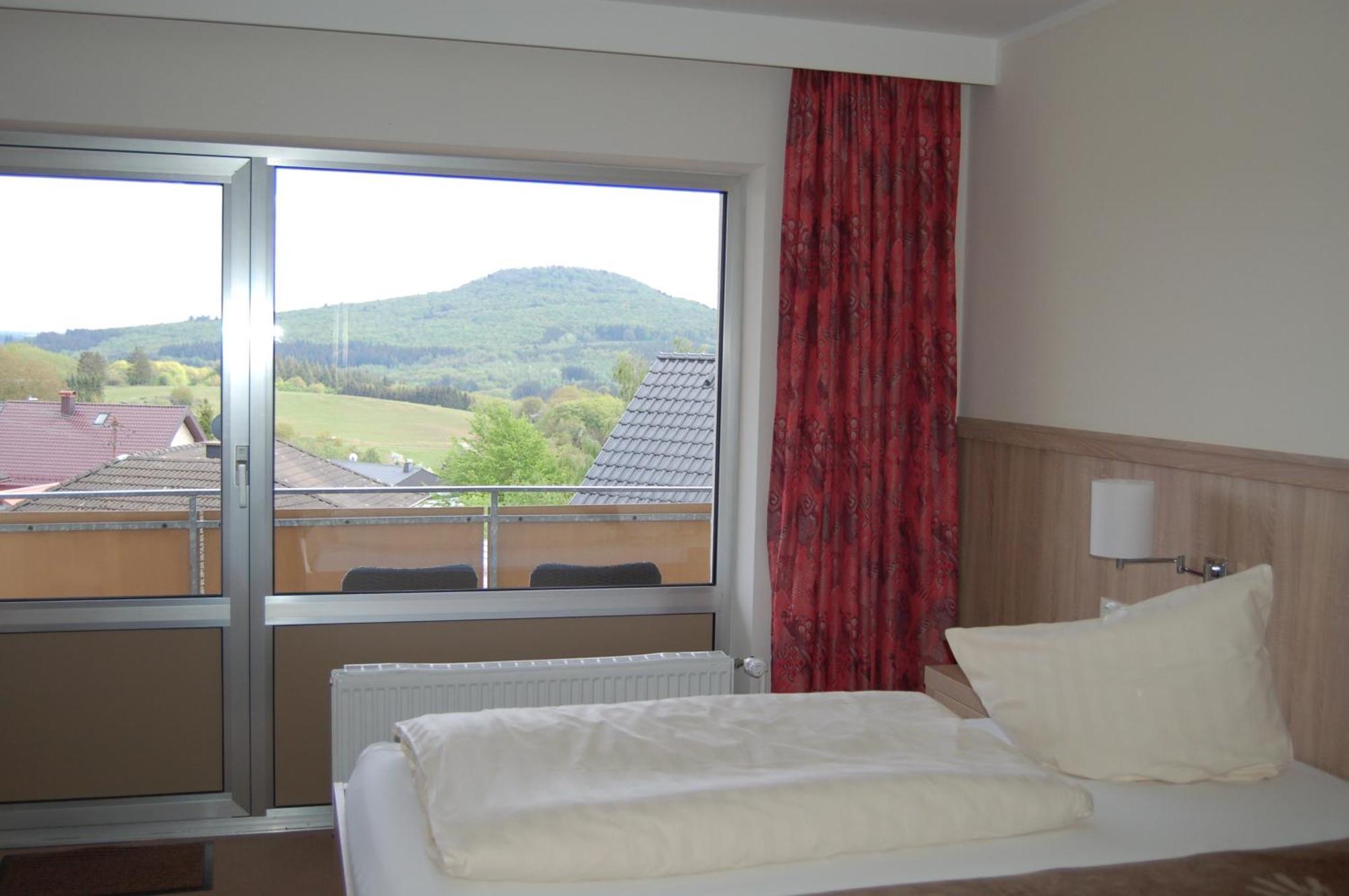 Landgasthaus Pfahl Wershofen Buitenkant foto