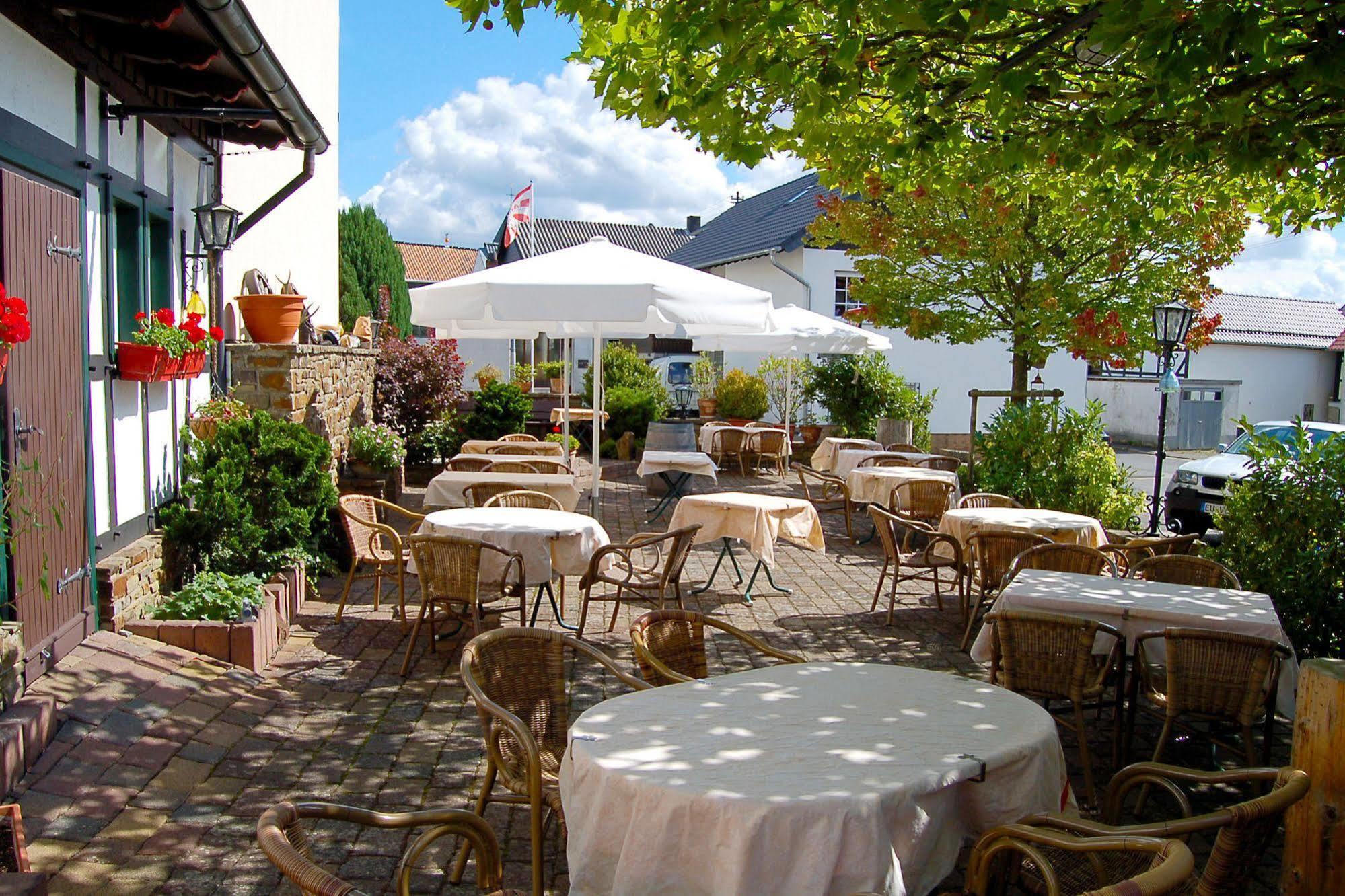 Landgasthaus Pfahl Wershofen Buitenkant foto