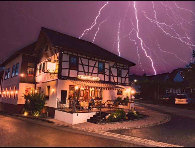 Landgasthaus Pfahl Wershofen Buitenkant foto